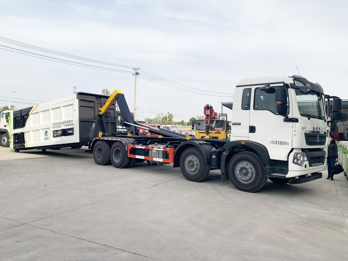 重汽前四后八勾臂式垃圾車