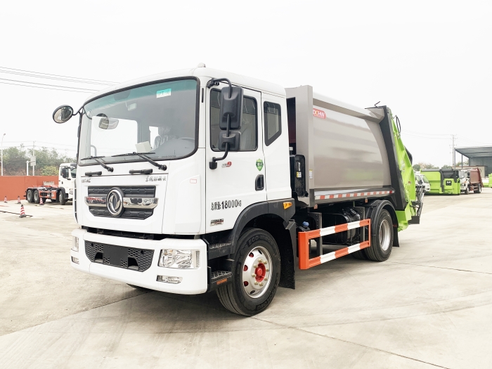 東風(fēng)D9壓縮式垃圾車