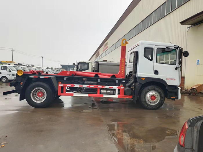 多利卡D9車(chē)廂可卸式垃圾車(chē)