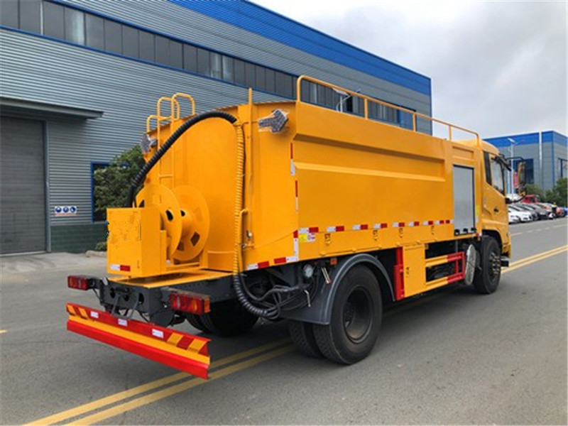 國六東風天錦清洗車