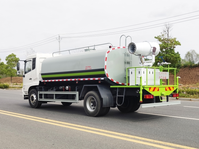 東風(fēng)天錦灑水車