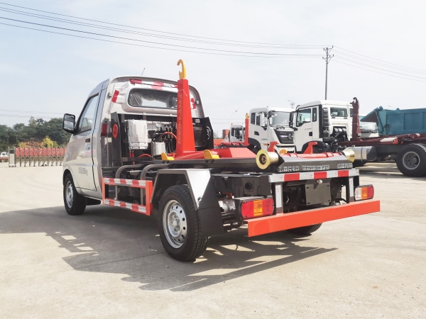 五菱純電動(dòng)車廂可卸式垃圾車